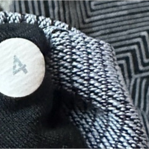 Lululemon Geometric Patterned Leggings Black and White Size 4 - Picture 5 of 10